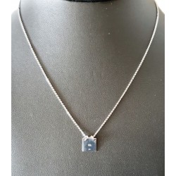 Collier en argent AG925 avec petit pendentif carré micro pyramides