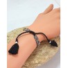 Bracelet en perles de verre avec pompons noirs -Autour du parfum