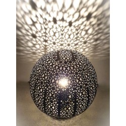 Lampe de table boule en métal