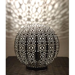 Lampe de table boule en métal