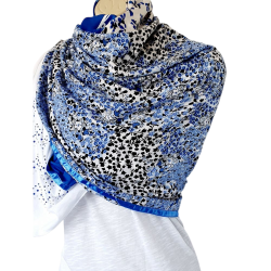 Foulard Tons bleu et blanc motifs fleurs By Saida