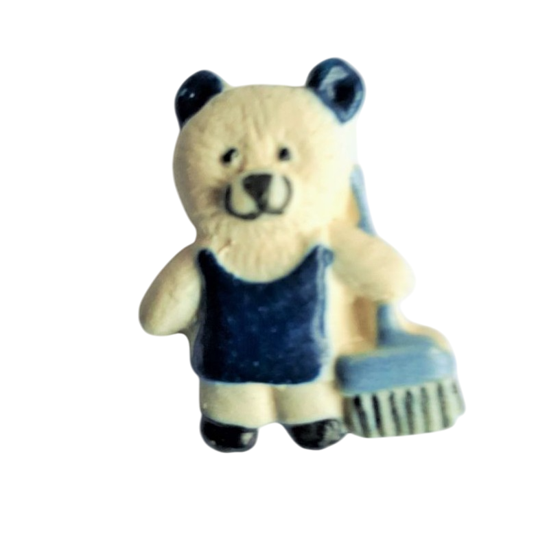 Miniature en céramique – Ourson en tablier bleu