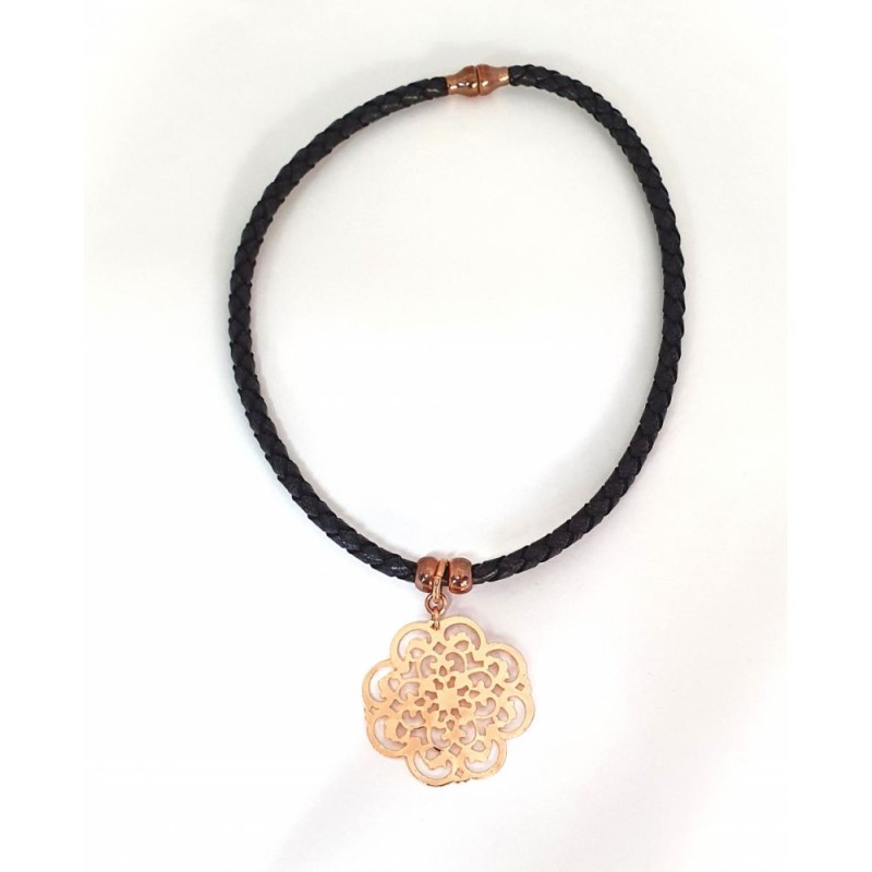 Collier en cordon tressé noir et pendentif rosace – Acier inoxydable finition or rose