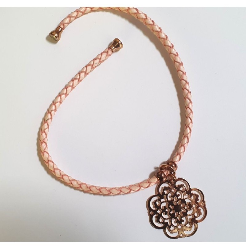 Collier cuir tressé rose – Pendentif Fleur filigranée