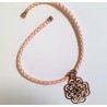 Collier cuir tressé rose – Pendentif Fleur filigranée