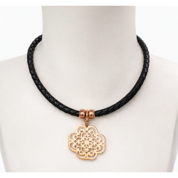 Collier en cordon tressé...